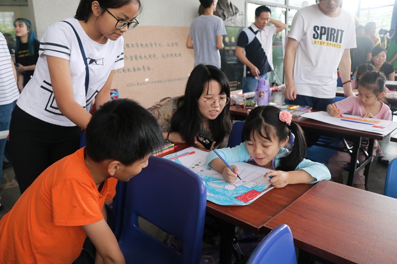 绘画比赛正在进行