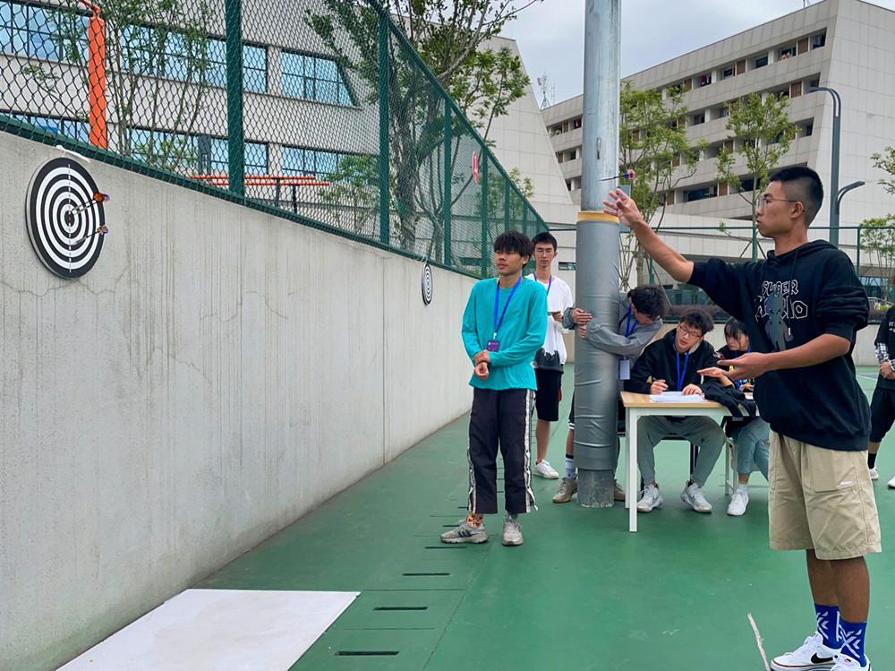 太阳成集团tyc9728在校田径运动会中连创佳绩2.jpg 太阳成集团tyc9728在校田径运动会中连创佳绩2.jpg