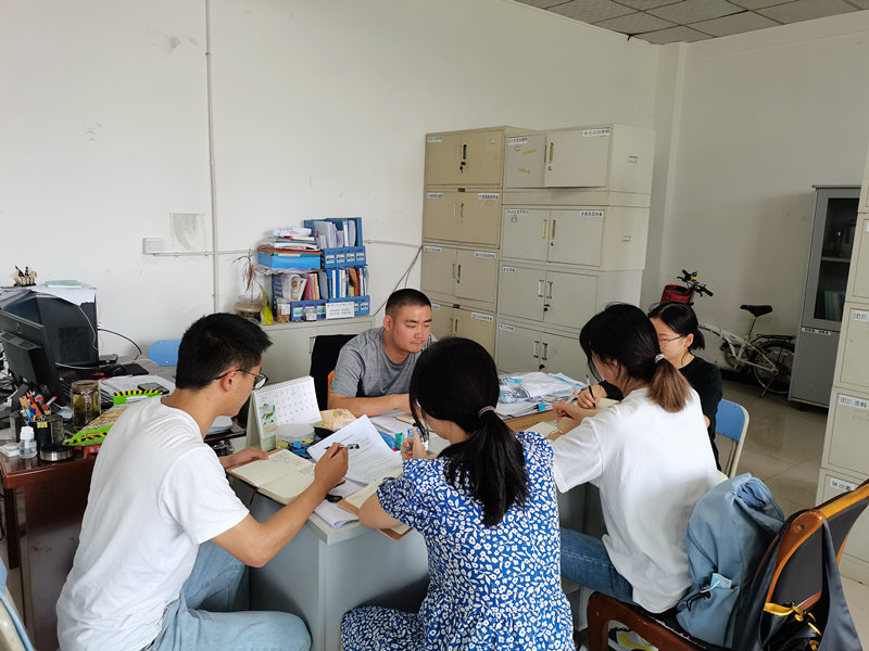 太阳成集团tyc9728学生党员四支部召开5月支委会1.jpg