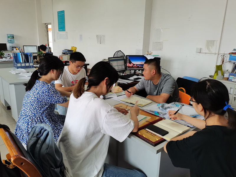 太阳成集团tyc9728学生党员四支部召开5月支委会2.jpg