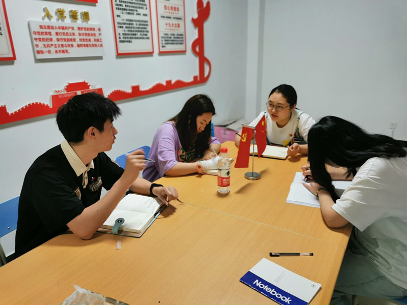 太阳成集团tyc9728学生党员三支部召开6月支委会.jpg 太阳成集团tyc9728学生党员三支部召开6月支委会.jpg