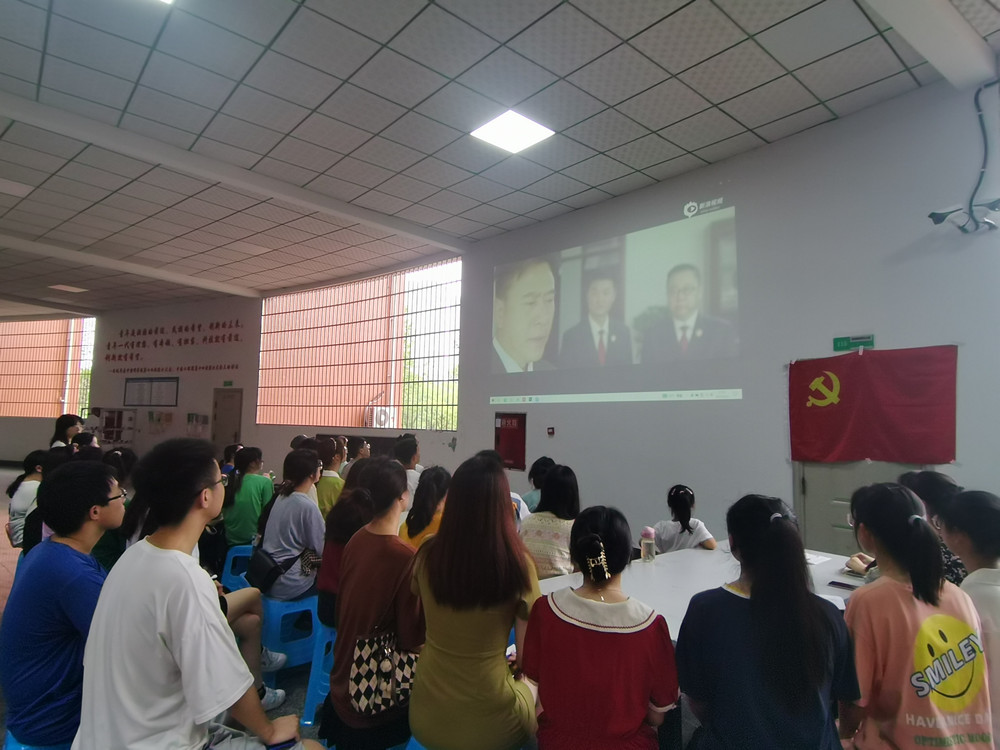 太阳成集团tyc9728学生党员二支部开展“廉政教育”观影活动1_副本.jpg 太阳成集团tyc9728学生党员二支部开展“廉政教育”观影活动1_副本.jpg
