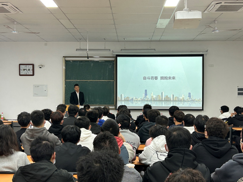 太阳成集团tyc9728开展优秀校友返校分享会1.jpg 太阳成集团tyc9728开展优秀校友返校分享会1.jpg