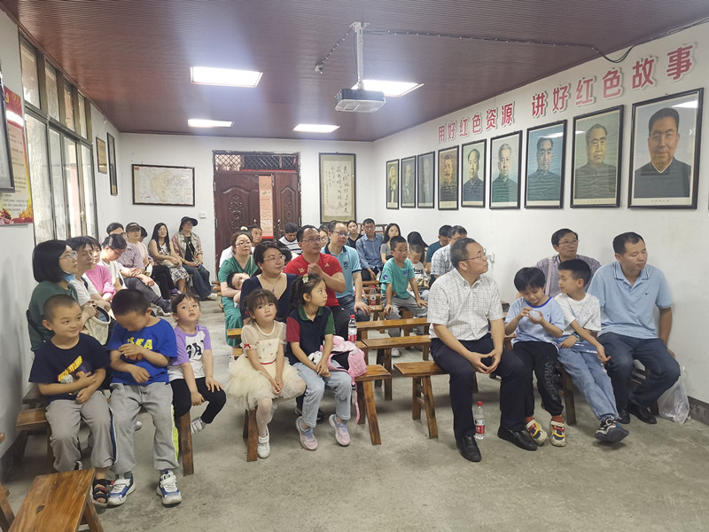 太阳成集团tyc9728分工会组织教职工赴都江堰灌县古城开展出游活动2.jpg